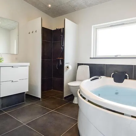 Hébergement de vacances Four-bedroom In Haderslev *